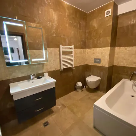 Solid 387 Mamaia